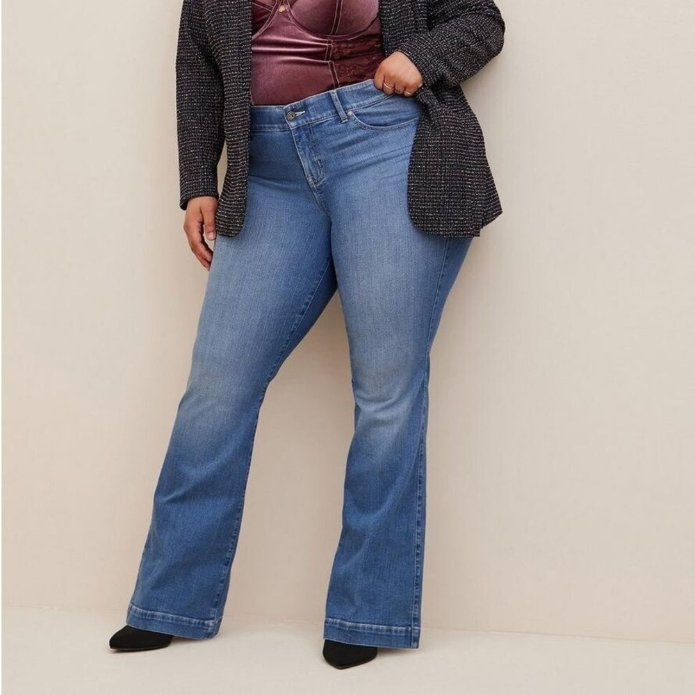 Torrid Bombshell Flare Plus Size Stretch Denim Jeans Size 22S